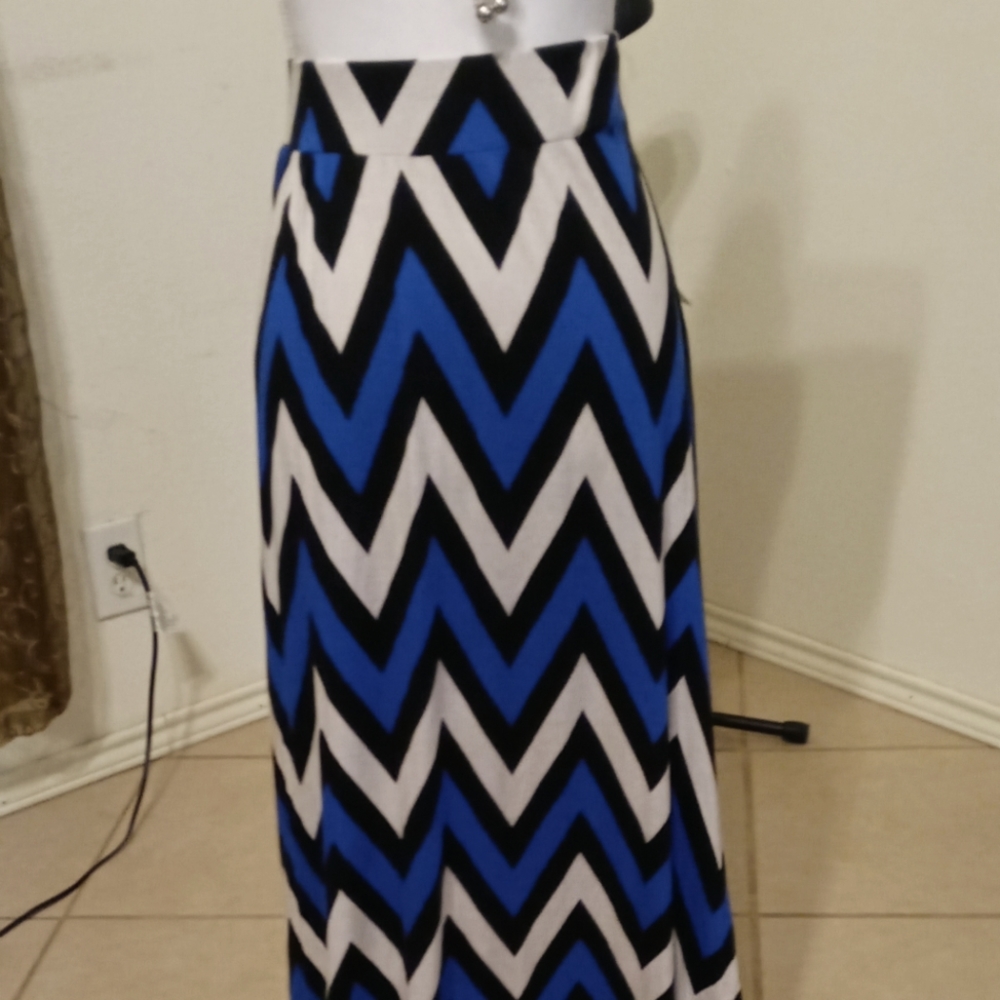 WOMEN Skirt This skirt stretches quite a bit, it can fit any size,